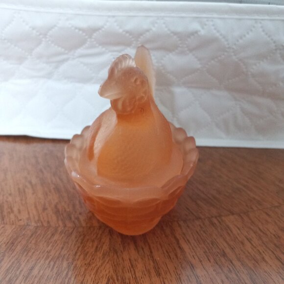 Westmoreland Mini Hen on a Nest Peach Frosted Glass - Picture 4 of 16
